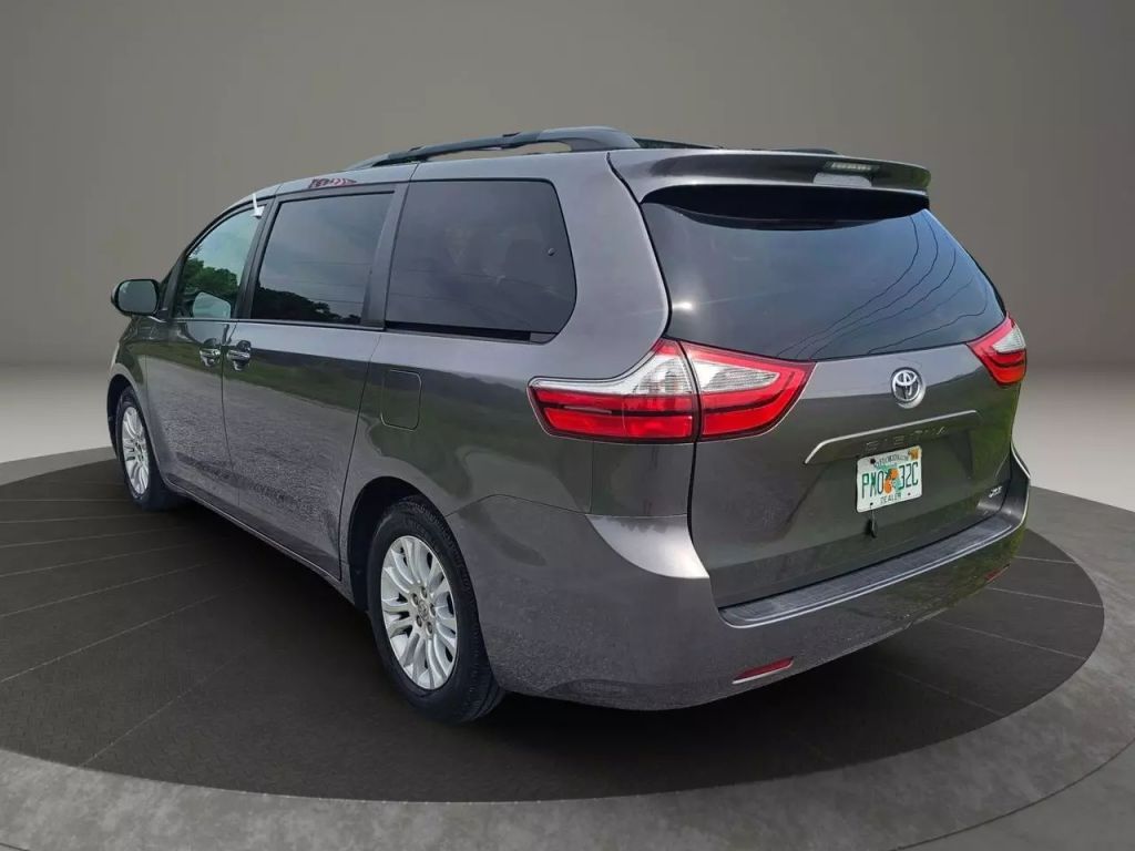 2015 Toyota Sienna - Image 5 2015 Toyota Sienna - Image 5