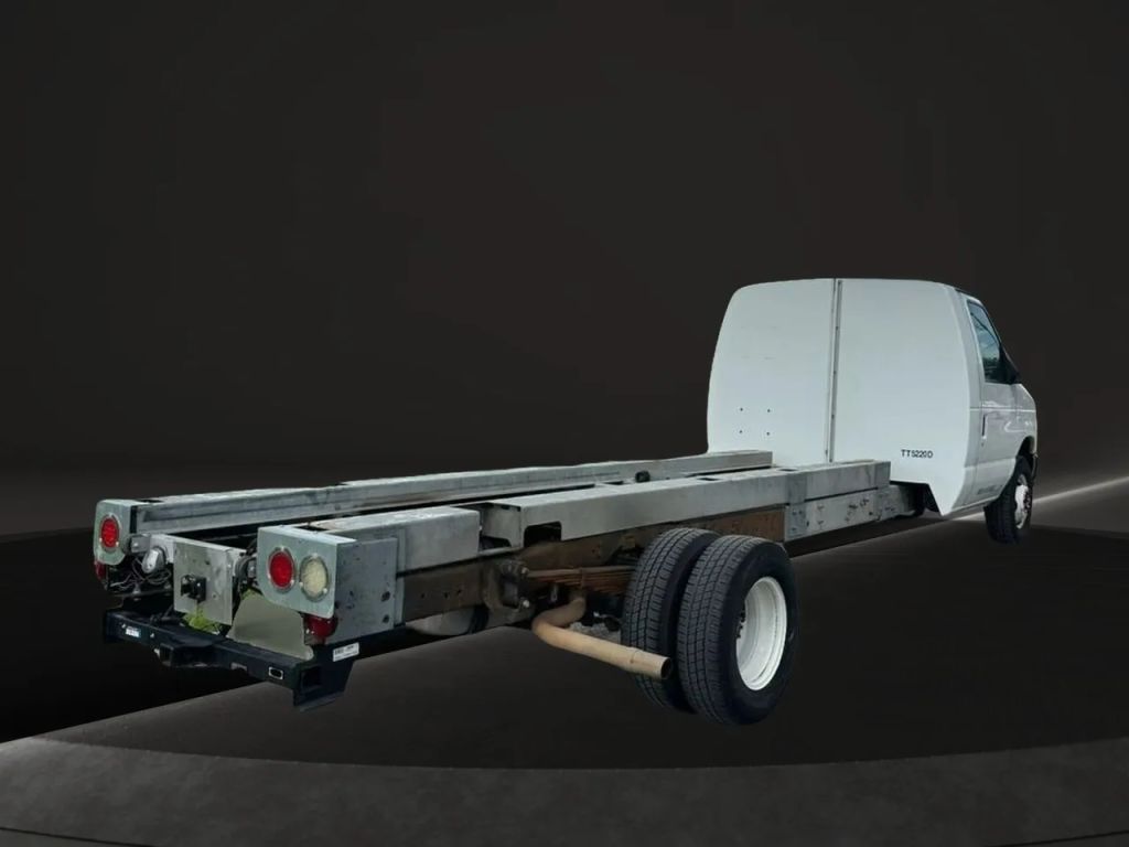 2011 Ford E350 Super Duty Passenger - Image 3 2011 Ford E350 Super Duty Passenger - Image 3