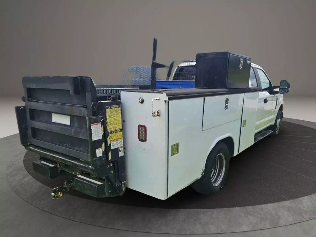 2018 Ford F350 Super Duty Super Cab & Chassis - Image 6 2018 Ford F350 Super Duty Super Cab & Chassis - Image 6