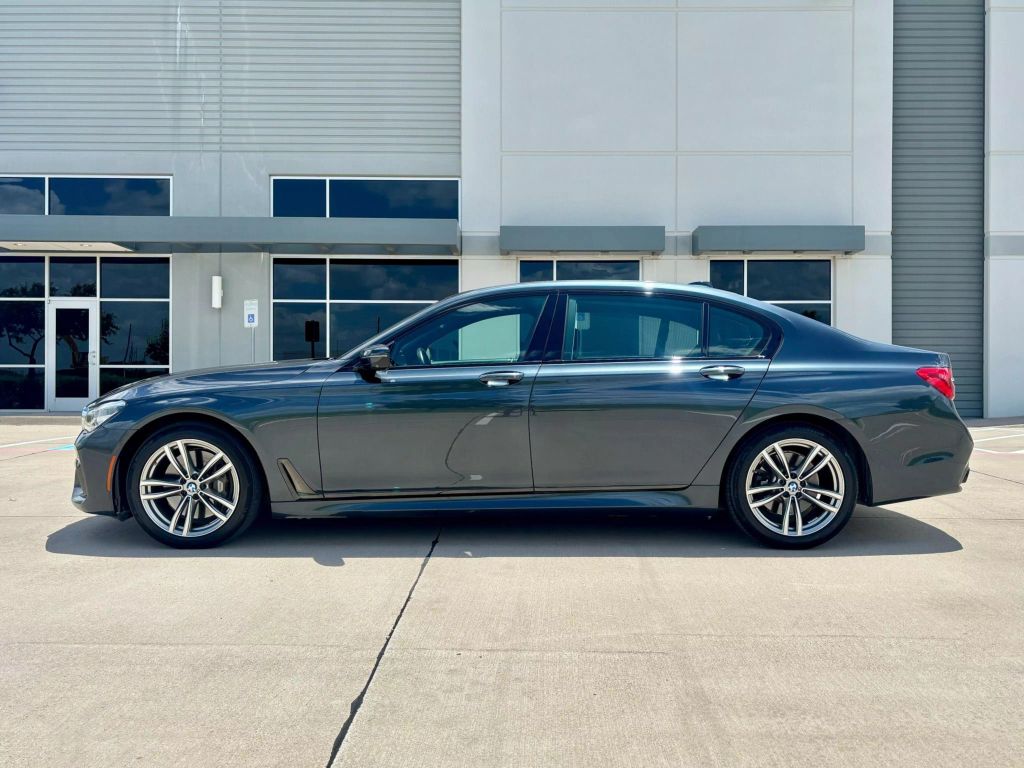 2016 Bmw 7 Series - Image 4 2016 Bmw 7 Series - Image 4