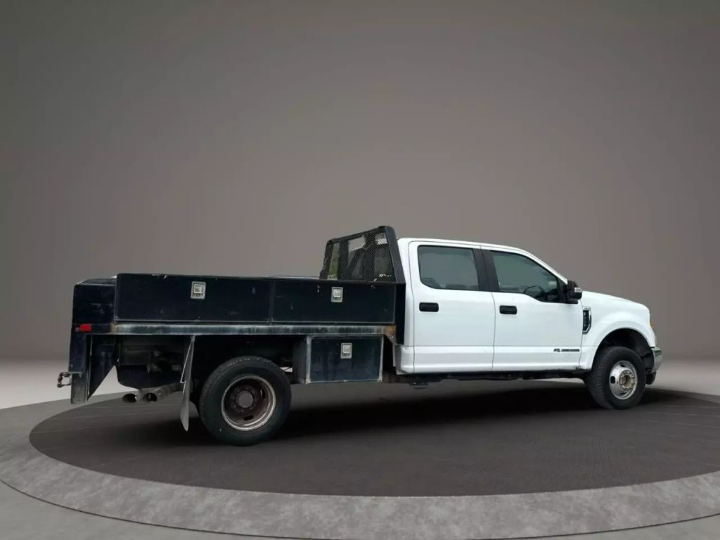 2017 Ford F350 Super Duty Crew Cab & Chassis - Image 6 2017 Ford F350 Super Duty Crew Cab & Chassis - Image 6