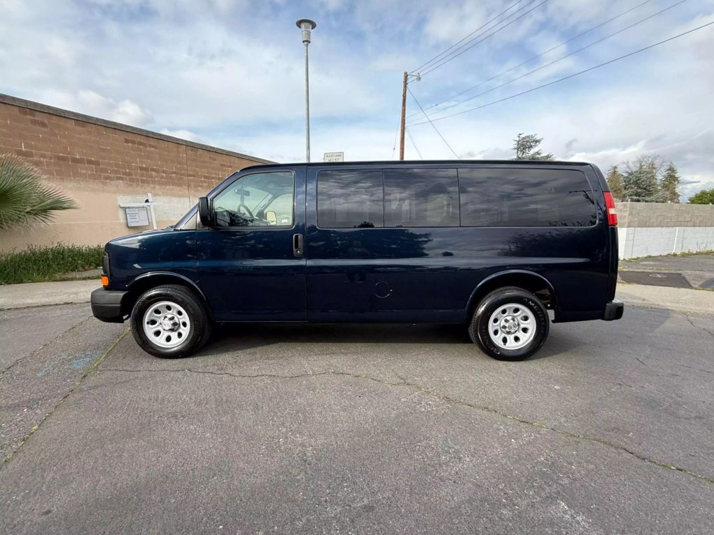 2014 Chevrolet Express Passenger LS's photo