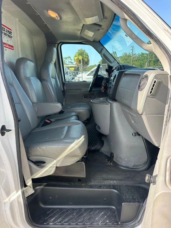 2011 Ford E350 Super Duty Passenger - Image 13 2011 Ford E350 Super Duty Passenger - Image 13