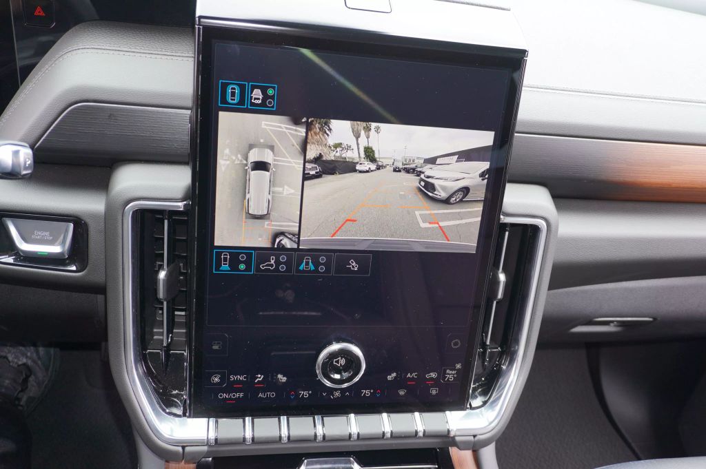 2025 GMC YUKON XL SUV V8, ECOTEC3, 6.2 LITER DENALI SPORT UTILITY 4D