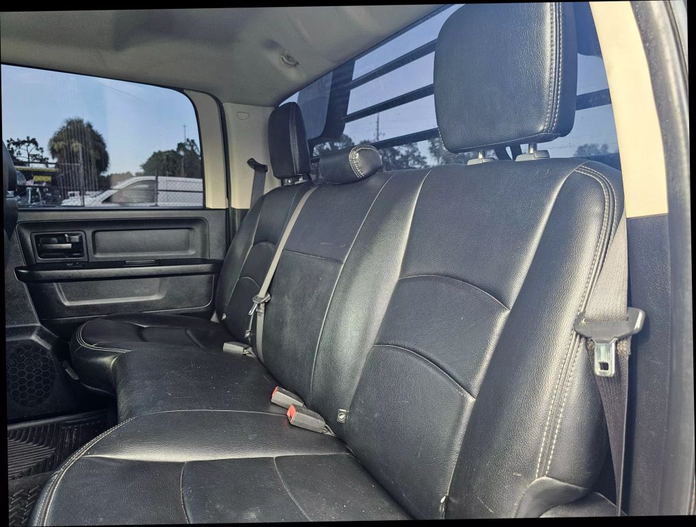 2015 Ram 3500 Crew Cab - Image 18 2015 Ram 3500 Crew Cab - Image 18