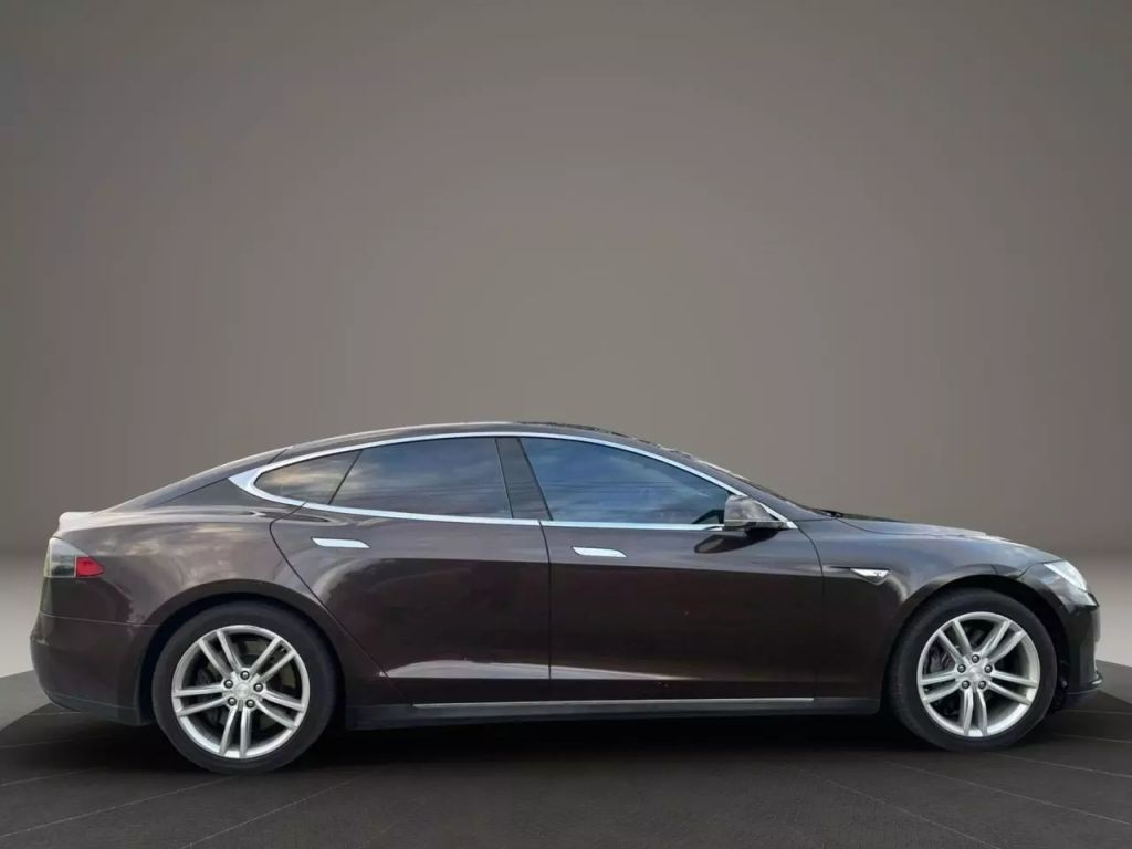 2012 Tesla Model S - Image 5 2012 Tesla Model S - Image 5