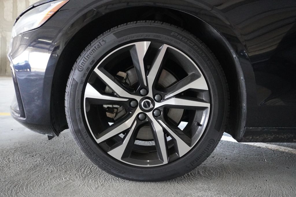 2024 VOLVO S60 SEDAN 4-CYL, TURBO, 2.0 LITER B5 PLUS DARK THEME SEDAN 4D