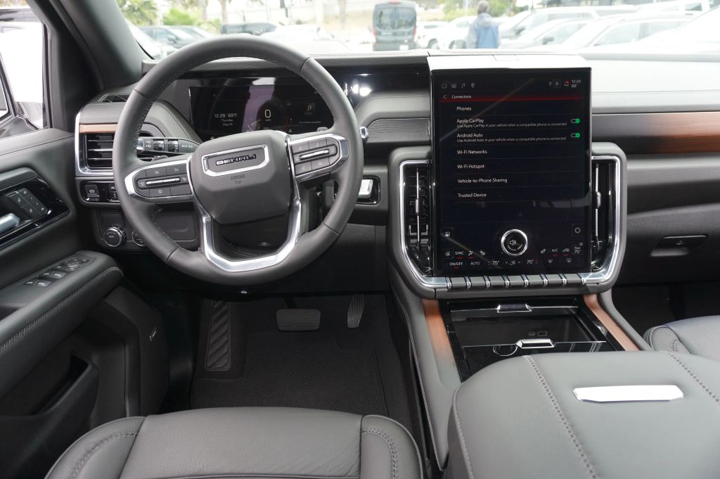 2025 GMC YUKON XL SUV V8, ECOTEC3, 6.2 LITER DENALI SPORT UTILITY 4D