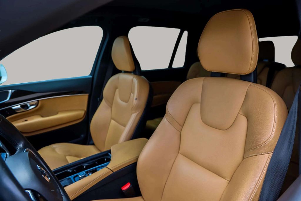 2018 VOLVO XC90 SUV 4-CYL, DRIVE-E, TURBO, SUPERCHARGED, 2.0 LITER T6 MOMENTUM SPORT UTILITY 4D