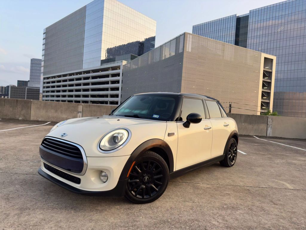 2017 MINI Cooper Base's photo