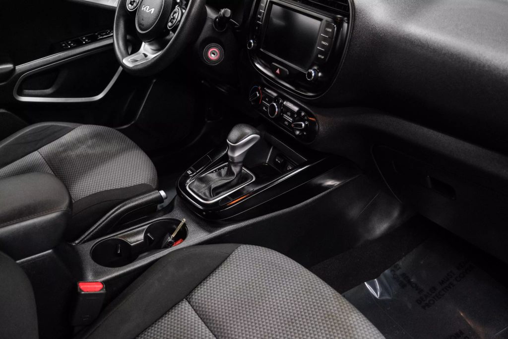 2022 KIA SOUL WAGON 4-CYL, 2.0 LITER LX WAGON 4D
