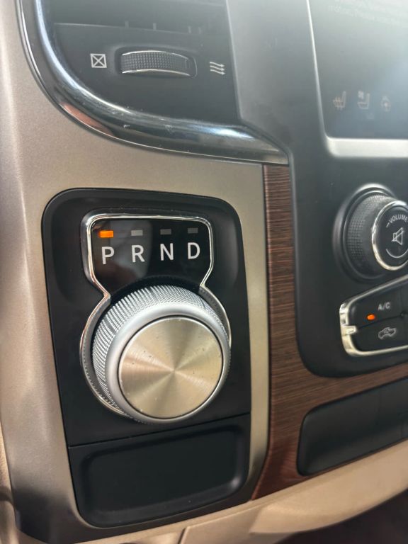 2015 RAM 1500 CREW CAB PICKUP V6, TURBO DIESEL, 3.0L LARAMIE PICKUP 4D 5 1/2 FT