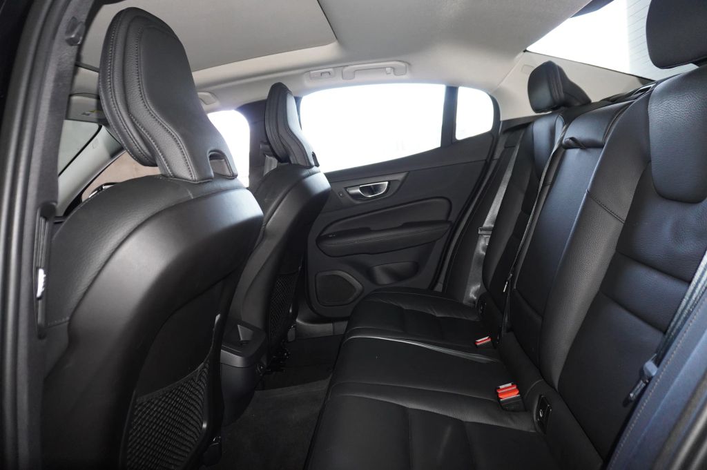 2024 VOLVO S60 SEDAN 4-CYL, TURBO, 2.0 LITER B5 PLUS DARK THEME SEDAN 4D