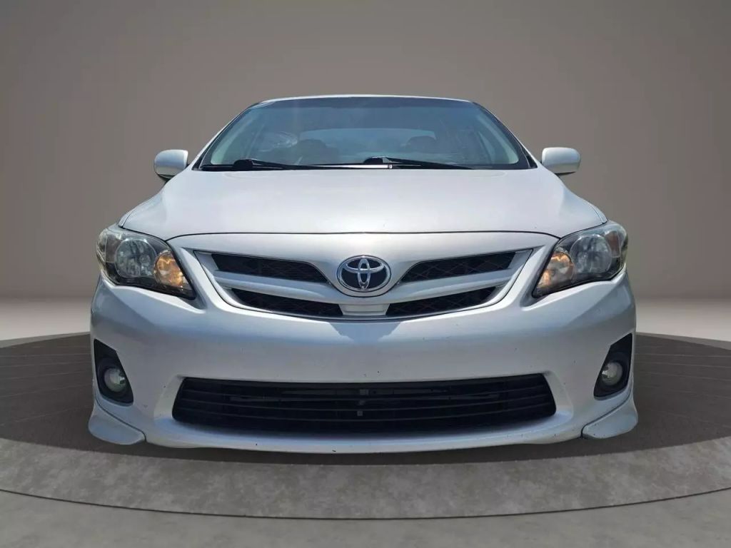 2011 Toyota Corolla - Image 2 2011 Toyota Corolla - Image 2