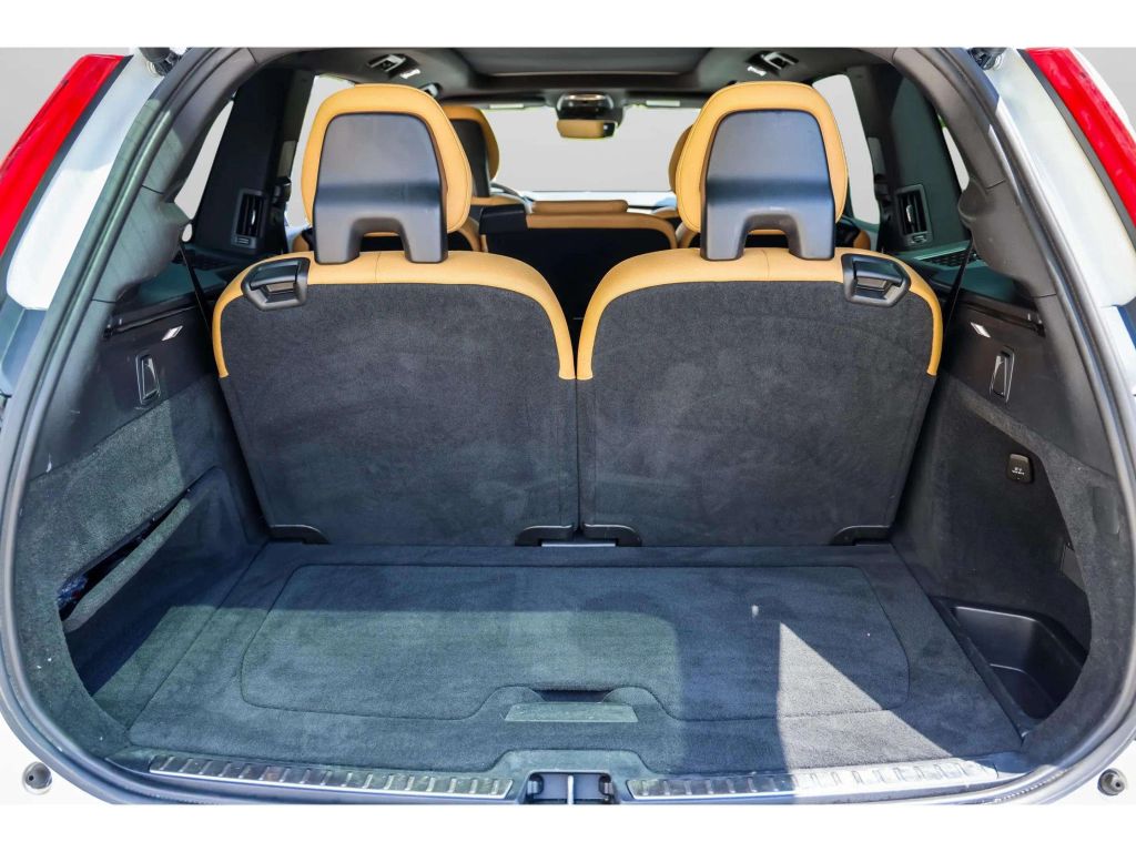 2018 VOLVO XC90 SUV 4-CYL, DRIVE-E, TURBO, SUPERCHARGED, 2.0 LITER T6 MOMENTUM SPORT UTILITY 4D