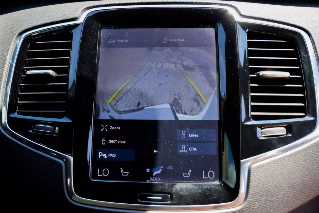 2018 VOLVO XC90 SUV 4-CYL, DRIVE-E, TURBO, SUPERCHARGED, 2.0 LITER T6 MOMENTUM SPORT UTILITY 4D