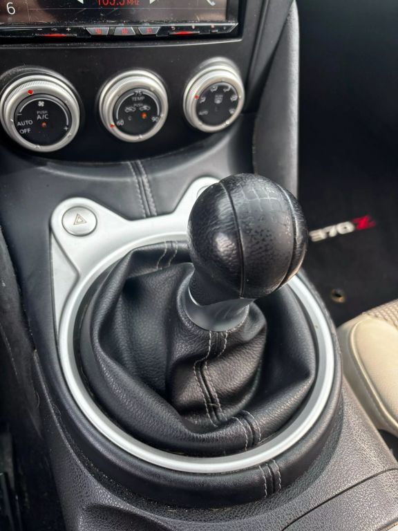 2010 NISSAN 370Z CONVERTIBLE V6, 3.7 LITER TOURING ROADSTER 2D