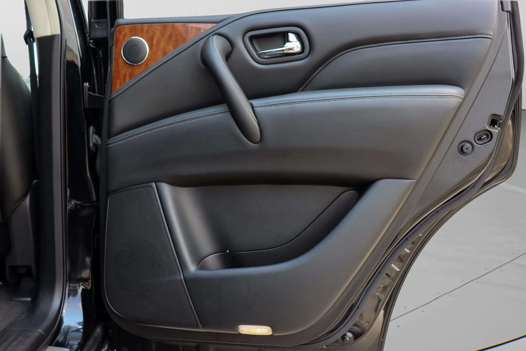 2018 INFINITI QX80 SUV V8, 5.6 LITER SPORT UTILITY 4D
