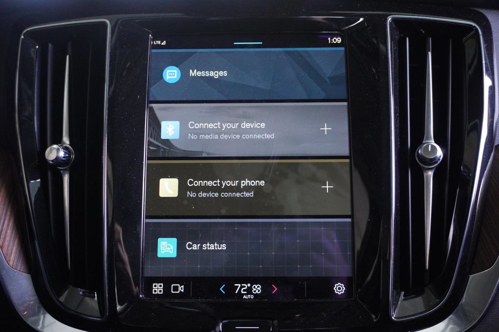 2024 VOLVO S60 SEDAN 4-CYL, TURBO, 2.0 LITER B5 PLUS DARK THEME SEDAN 4D