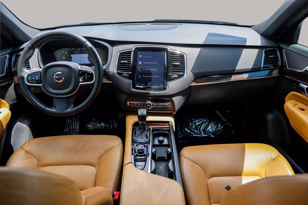 2018 VOLVO XC90 SUV 4-CYL, DRIVE-E, TURBO, SUPERCHARGED, 2.0 LITER T6 MOMENTUM SPORT UTILITY 4D