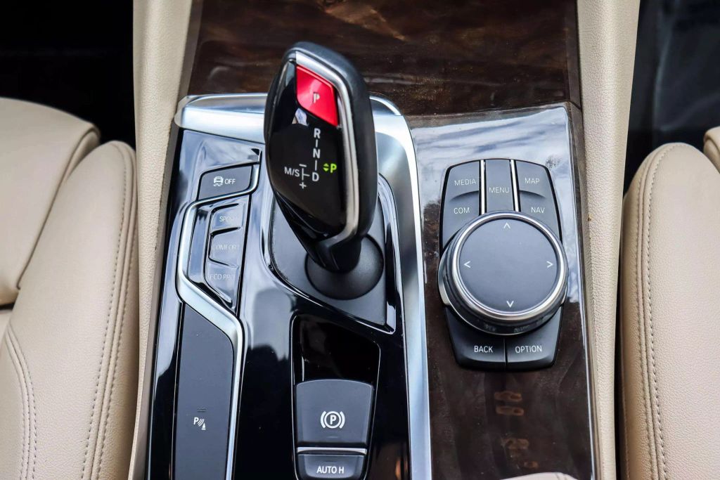 2018 BMW 5 SERIES SEDAN 4-CYL, TWIN TURBO, 2.0 LITER 530I SEDAN 4D