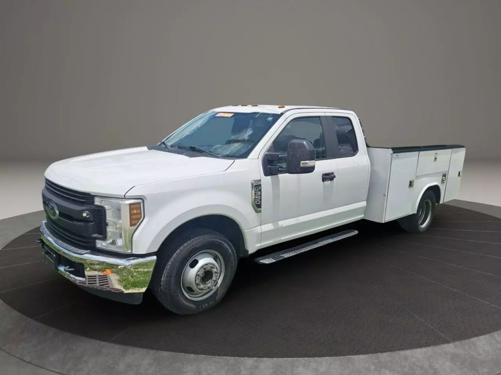 2018 Ford F350 Super Duty Super Cab & Chassis - Image 1 2018 Ford F350 Super Duty Super Cab & Chassis - Image 1