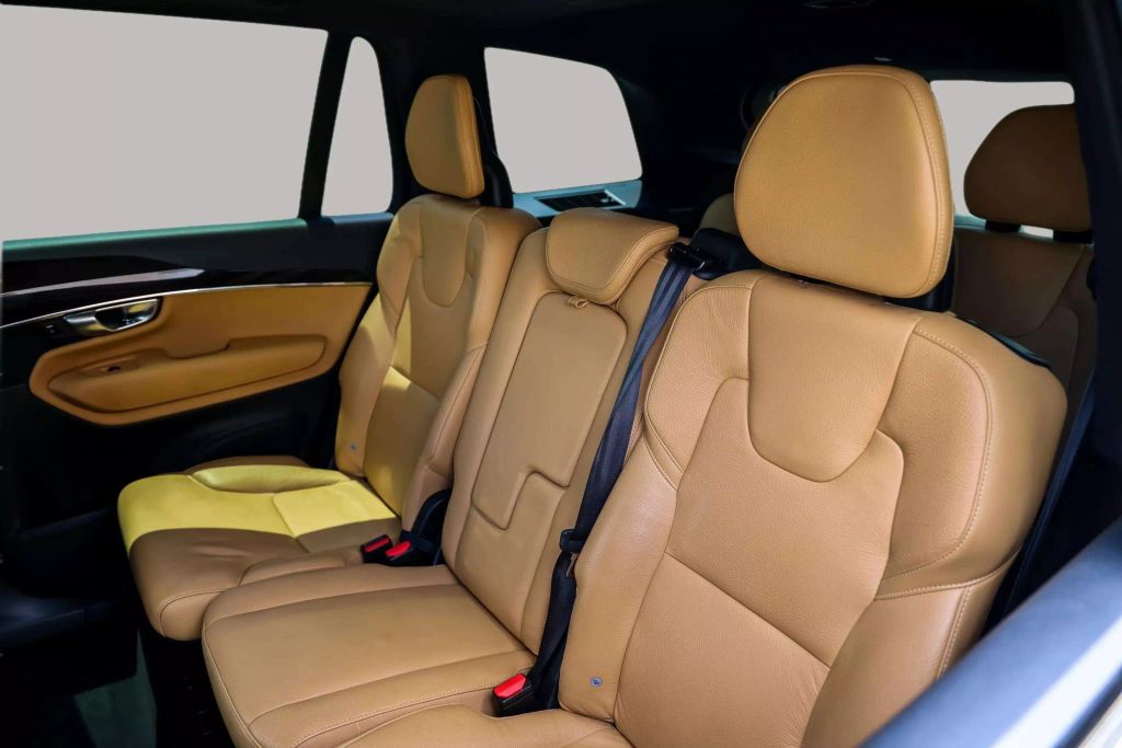2018 VOLVO XC90 SUV 4-CYL, DRIVE-E, TURBO, SUPERCHARGED, 2.0 LITER T6 MOMENTUM SPORT UTILITY 4D