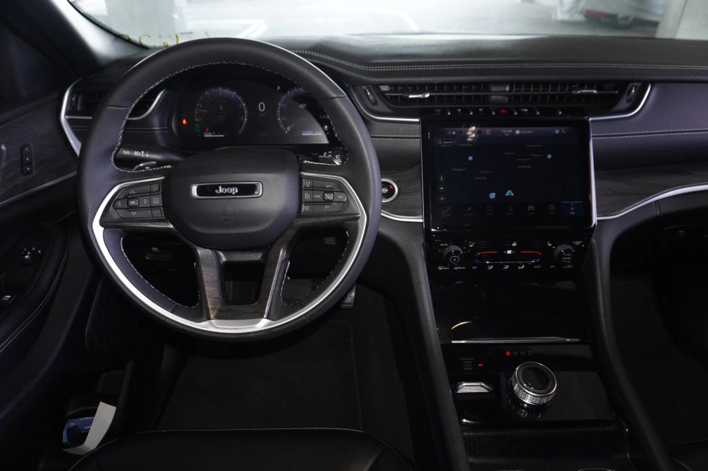 2024 JEEP GRAND CHEROKEE SUV V6, VVT, 3.6 LITER LIMITED SPORT UTILITY 4D