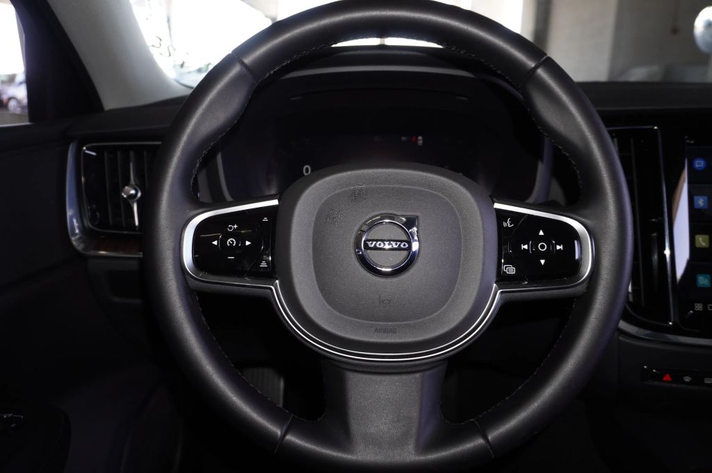 2024 VOLVO S60 SEDAN 4-CYL, TURBO, 2.0 LITER B5 PLUS DARK THEME SEDAN 4D
