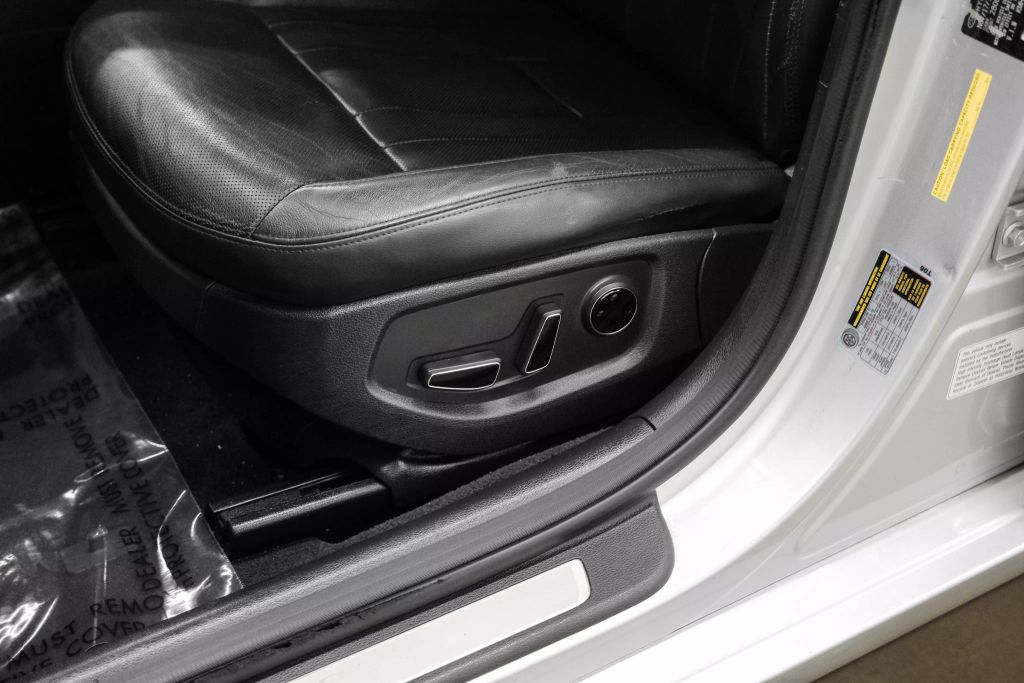 2017 GENESIS G80 SEDAN V6, 3.8 LITER 3.8 SEDAN 4D