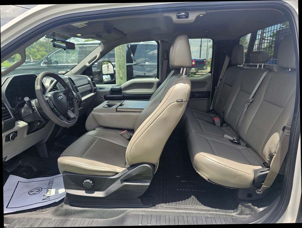 2018 Ford F350 Super Duty Super Cab & Chassis - Image 14 2018 Ford F350 Super Duty Super Cab & Chassis - Image 14