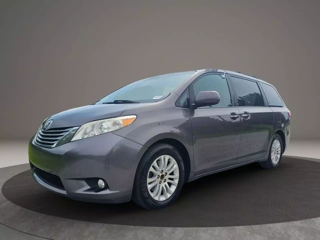 2015 Toyota Sienna - Image 3 2015 Toyota Sienna - Image 3