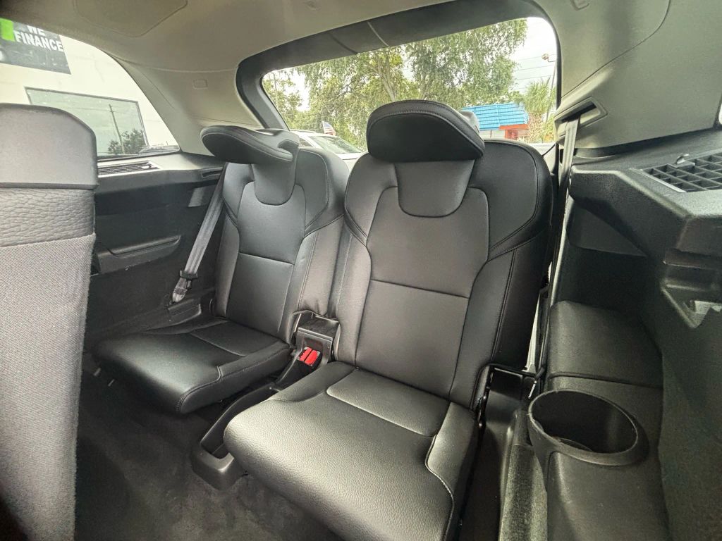 2017 VOLVO XC90 SUV 4-CYL, DRV-E SPRCHGD 2.0T T6 MOMENTUM SPORT UTILITY 4D
