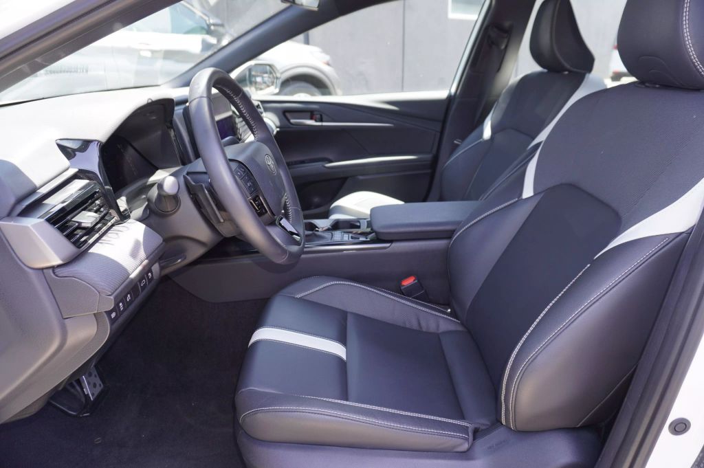 2025 TOYOTA CAMRY SEDAN 4-CYL, HYBRID, 2.5 LITER SE SEDAN 4D