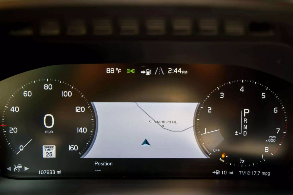 2018 VOLVO XC90 SUV 4-CYL, DRIVE-E, TURBO, SUPERCHARGED, 2.0 LITER T6 MOMENTUM SPORT UTILITY 4D