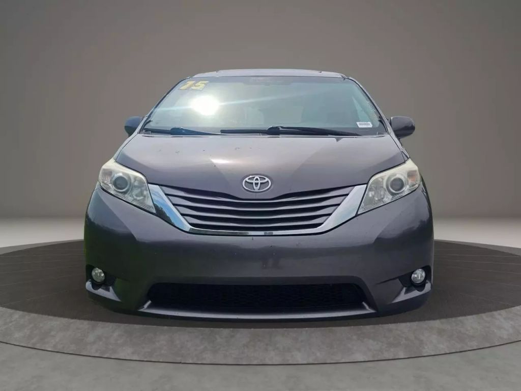 2015 Toyota Sienna - Image 2 2015 Toyota Sienna - Image 2