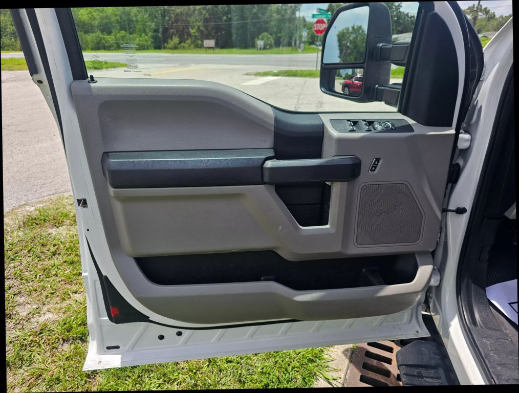 2018 Ford F350 Super Duty Super Cab & Chassis - Image 13 2018 Ford F350 Super Duty Super Cab & Chassis - Image 13
