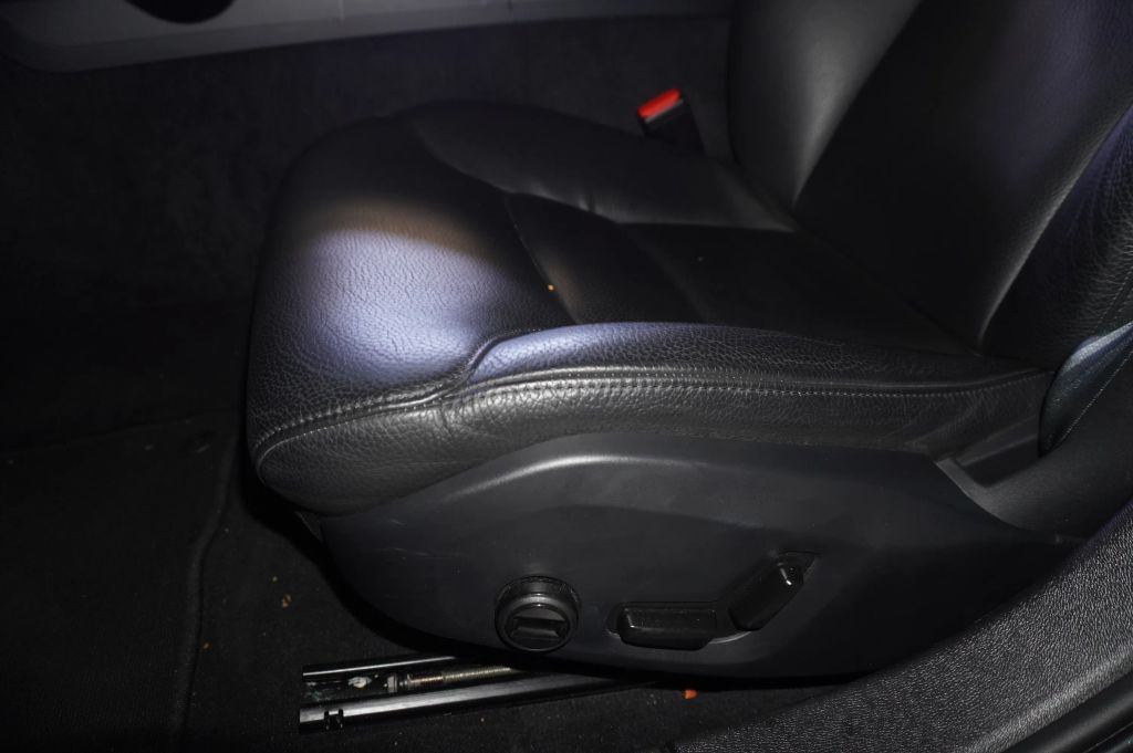 2024 VOLVO S60 SEDAN 4-CYL, TURBO, 2.0 LITER B5 PLUS DARK THEME SEDAN 4D