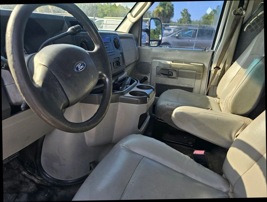 2013 Ford E250 Cargo - Image 10