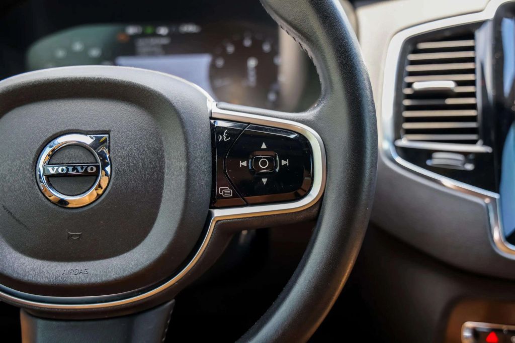 2018 VOLVO XC90 SUV 4-CYL, DRIVE-E, TURBO, SUPERCHARGED, 2.0 LITER T6 MOMENTUM SPORT UTILITY 4D