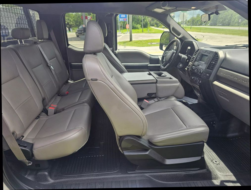 2018 Ford F350 Super Duty Super Cab & Chassis - Image 17 2018 Ford F350 Super Duty Super Cab & Chassis - Image 17