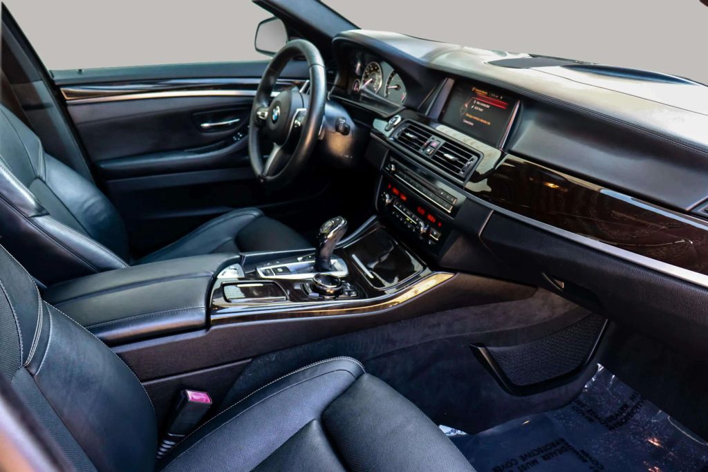 2016 BMW 5 SERIES SEDAN V8, TWIN TURBO, 4.4 LITER 550I SEDAN 4D