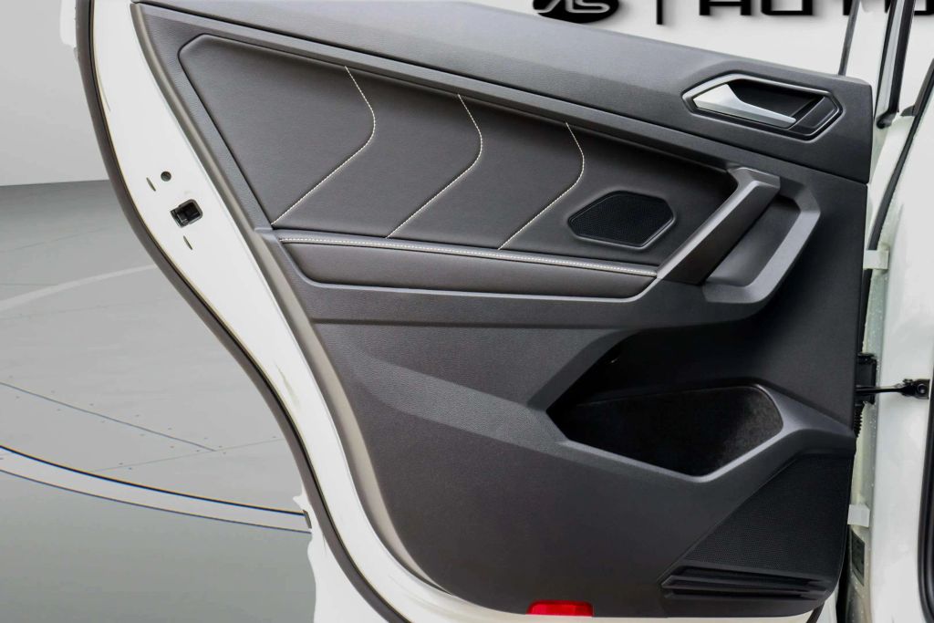 2022 VOLKSWAGEN TIGUAN SUV 4-CYL, TURBO, 2.0 LITER SE R-LINE BLACK SPORT UTILITY 4D