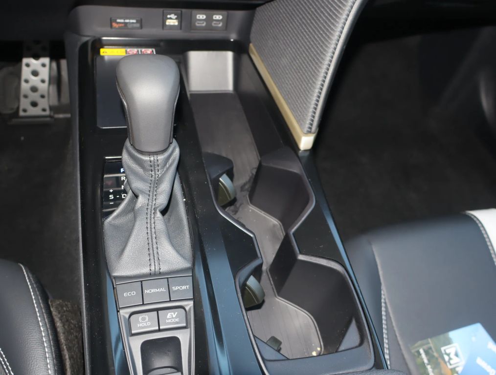 2025 TOYOTA CAMRY SEDAN 4-CYL, HYBRID, 2.5 LITER SE SEDAN 4D