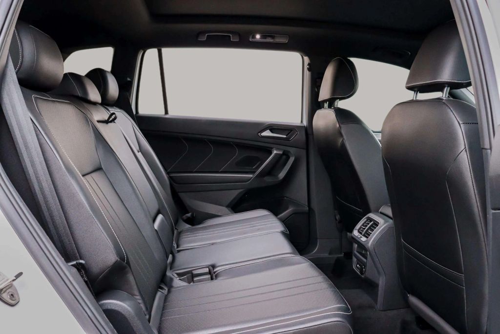 2022 VOLKSWAGEN TIGUAN SUV 4-CYL, TURBO, 2.0 LITER SE R-LINE BLACK SPORT UTILITY 4D
