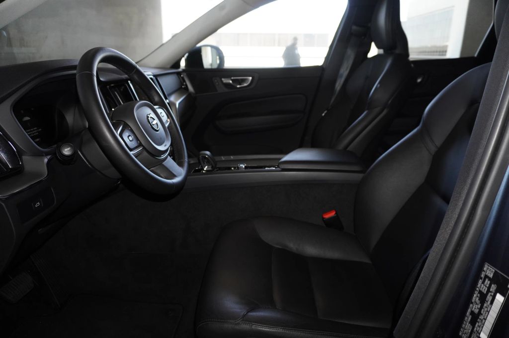 2024 VOLVO XC60 SUV 4-CYL, TURBO, 2.0 LITER B5 CORE DARK THEME SPORT UTILITY 4D