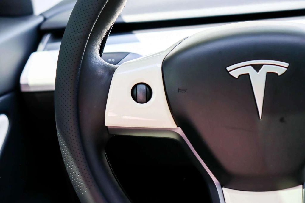2020 TESLA MODEL 3 SEDAN AC ELECTRIC MOTOR STANDARD RANGE PLUS SEDAN 4D