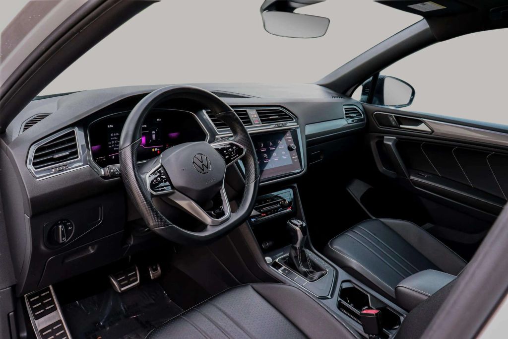 2022 VOLKSWAGEN TIGUAN SUV 4-CYL, TURBO, 2.0 LITER SE R-LINE BLACK SPORT UTILITY 4D