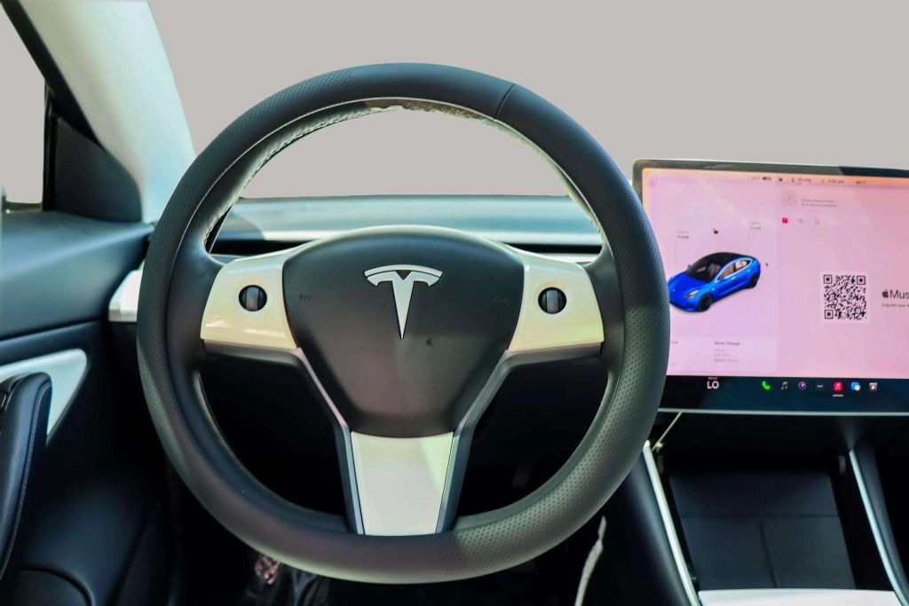 2020 TESLA MODEL 3 SEDAN AC ELECTRIC MOTOR STANDARD RANGE PLUS SEDAN 4D