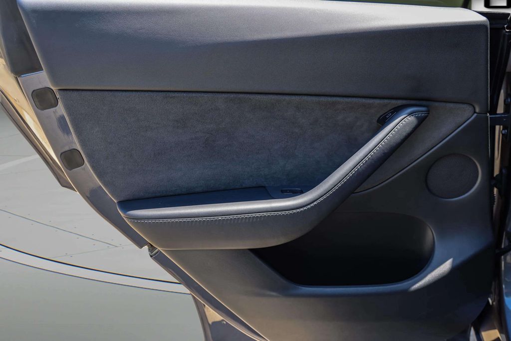 2021 TESLA MODEL Y SUV DUAL AC ELECTRIC MOTORS LONG RANGE SPORT UTILITY 4D